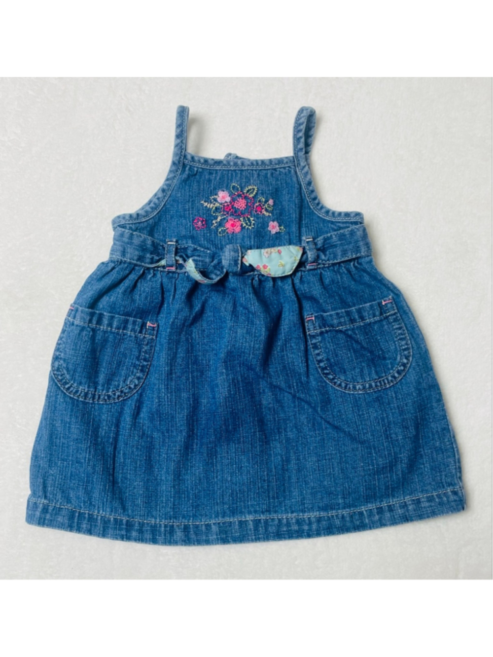 VTG Genuine Kids OshKosh Girls 9 Month Denim Jumper Dress Floral Embroidered Y2k